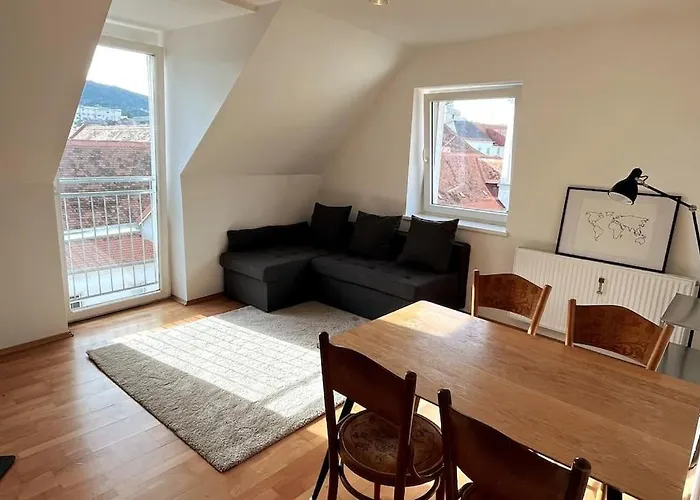 Cozy City Center Apartment